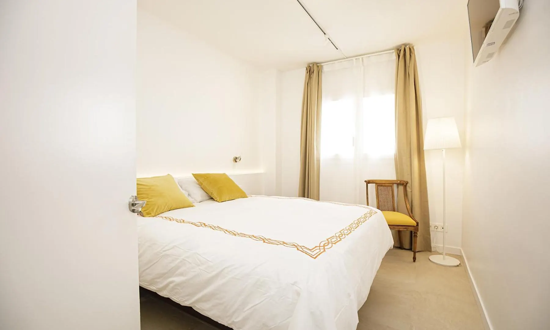 Apartamento De Tres Habitaciones En Girona