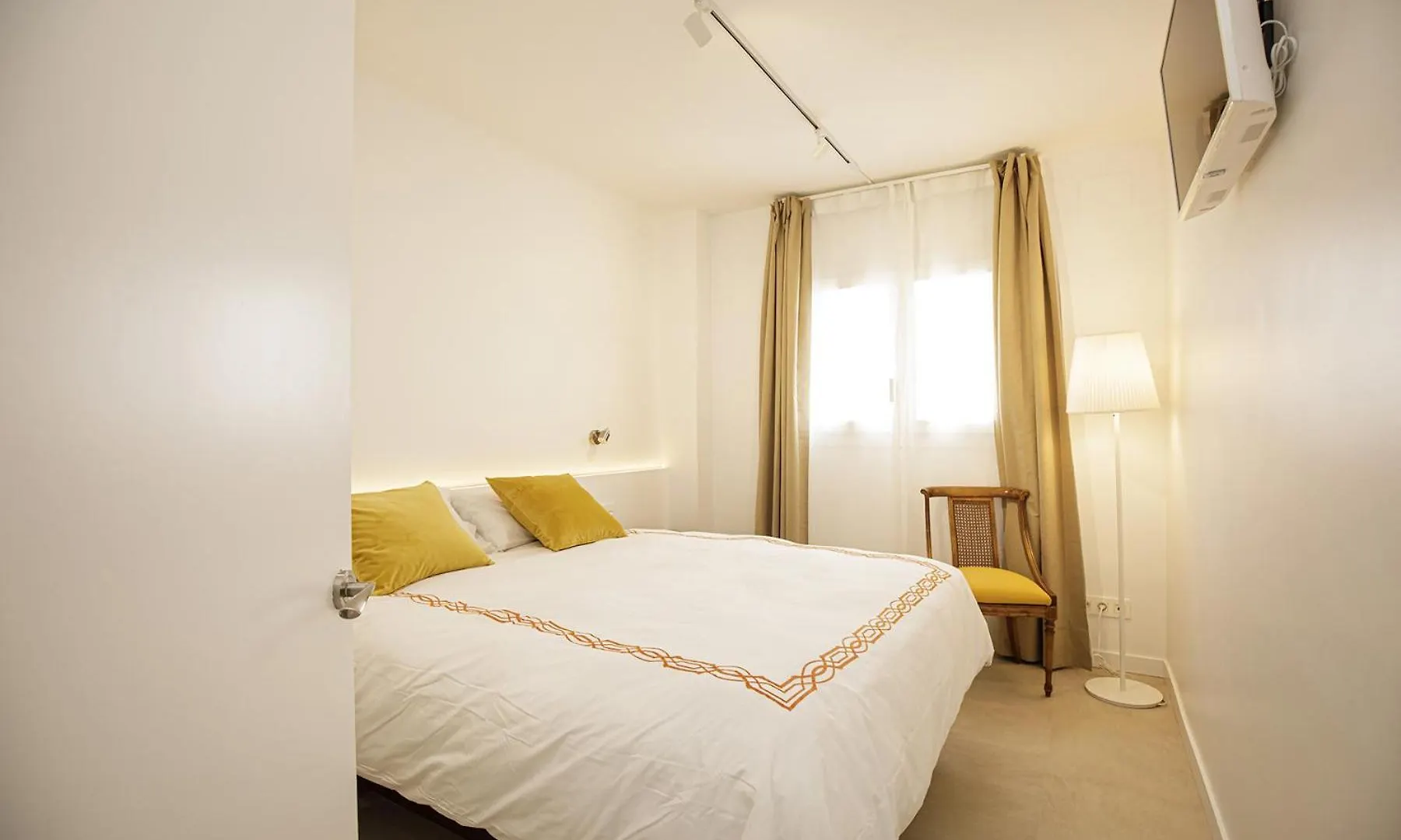 Apartamento De Tres Habitaciones En Girona 0*,