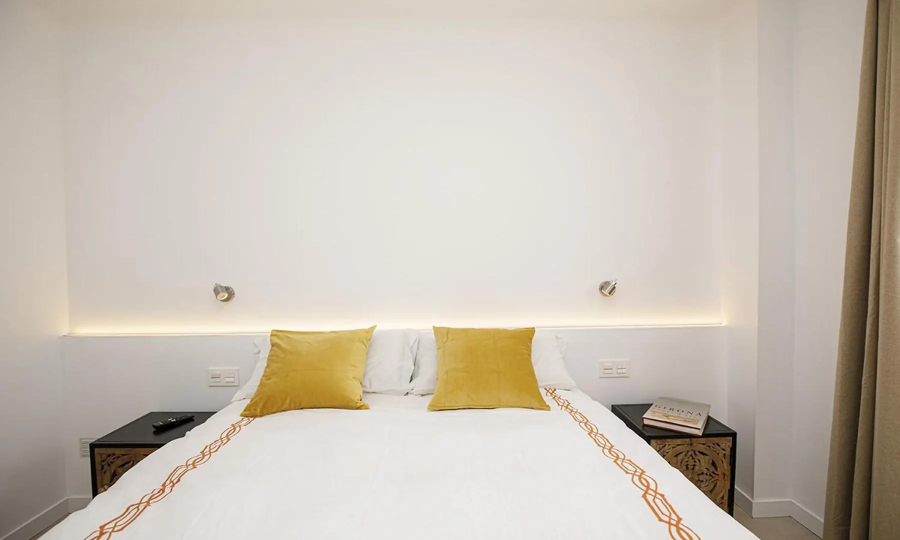 Apartamento De Tres Habitaciones En Girona Spain
