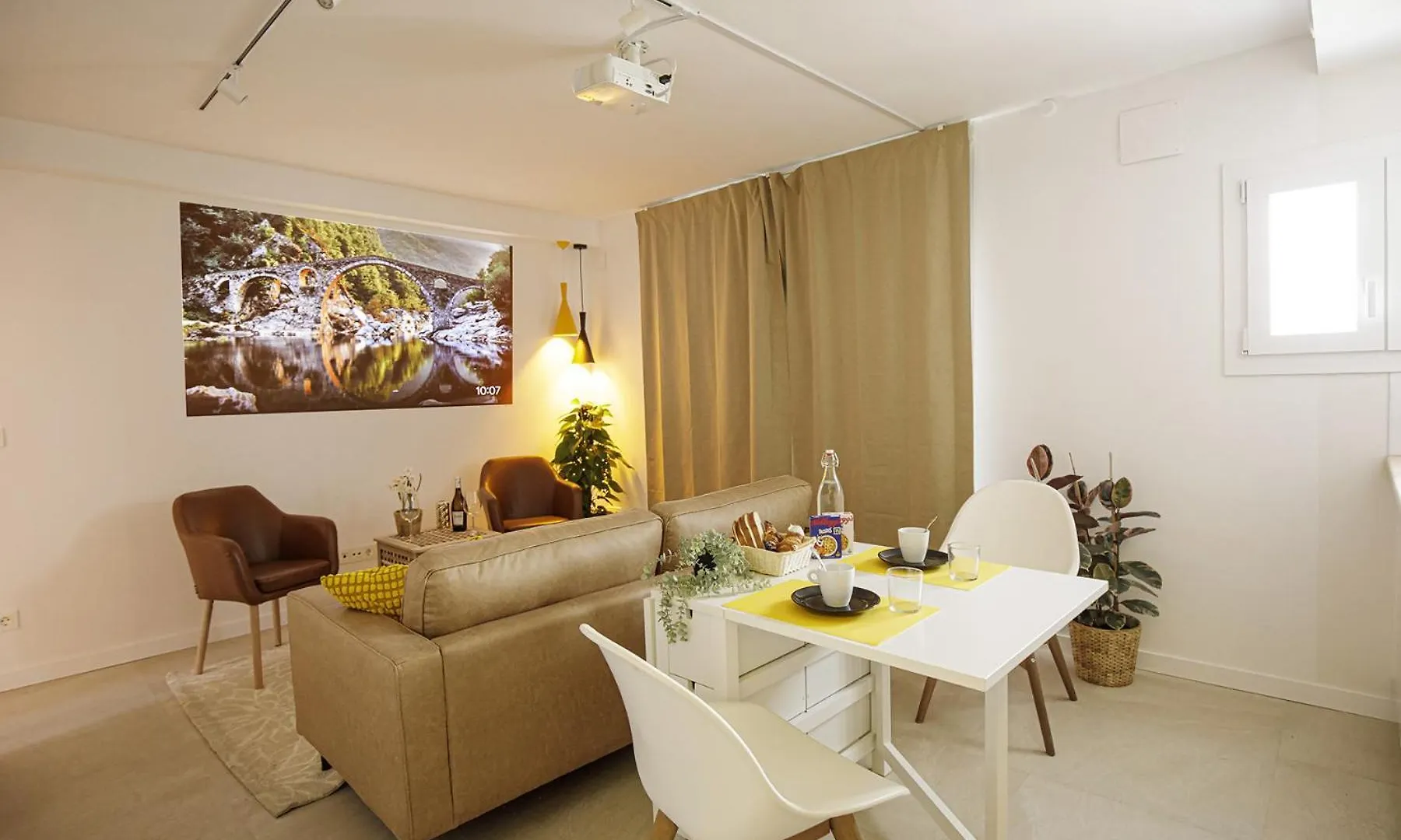 Apartamento De Tres Habitaciones En Girona Spain